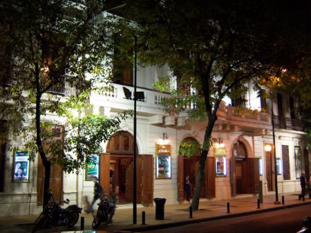 Coliseo Podestá es la denominación actual del Teatro Politeama Olimpo que fue inaugurado con la presencia del Gobernador de la Provincia Dr. D´Amico el 19 de noviembre de 1886. En la función inaugural se canto la ópera "El Barbero de Sevilla". En 1887 fue
